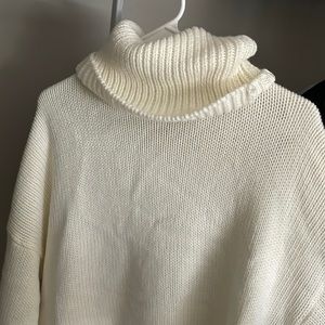 Soft white/cream turtle neck